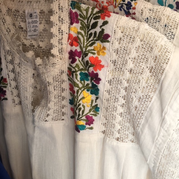 New Mexican Floral Embroidered Blouse Crochet Back - Picture 9 of 10
